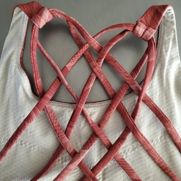 Lululemon Free to Be High-Neck Long-Line Bra Light Support Mulled Wine sz 6 - Picture 3 of 9